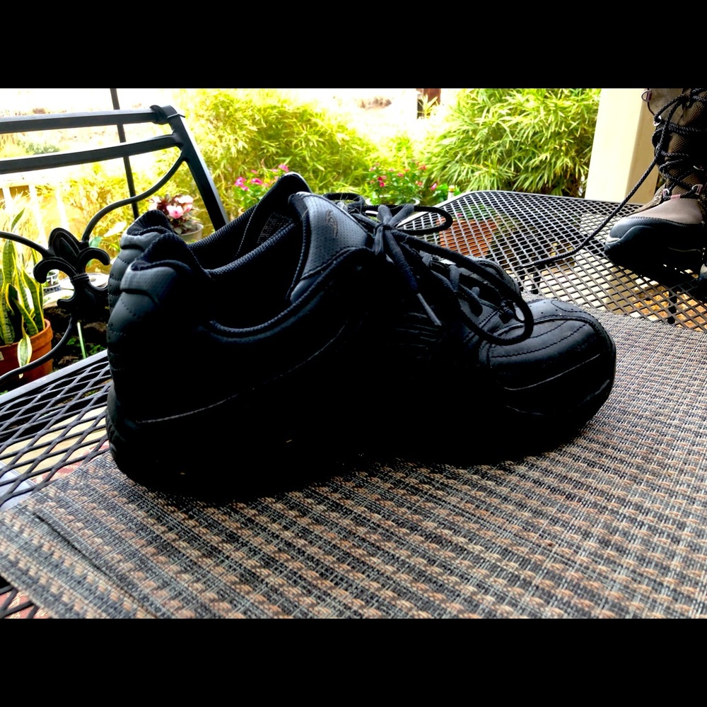 Mens no slip work shoes waiter deli butcher food industry slightly used.